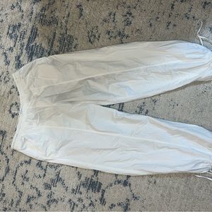 Elastic white cargo pants